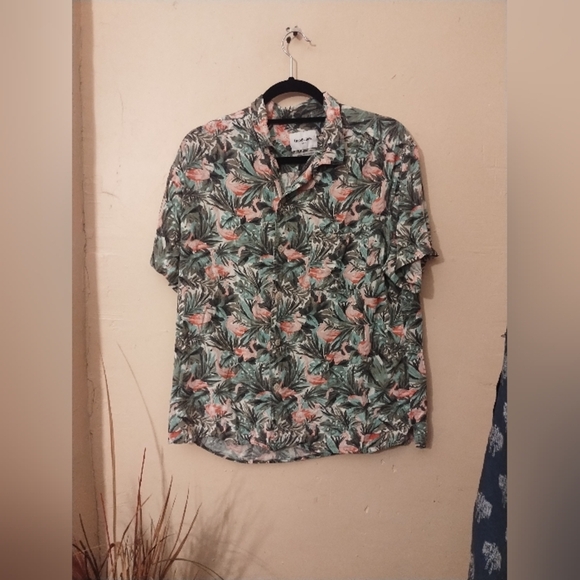 GoodFellow & Co. Mens Floral Green Plants Pink Flamingos Button Up Tropical LG - Picture 1 of 7